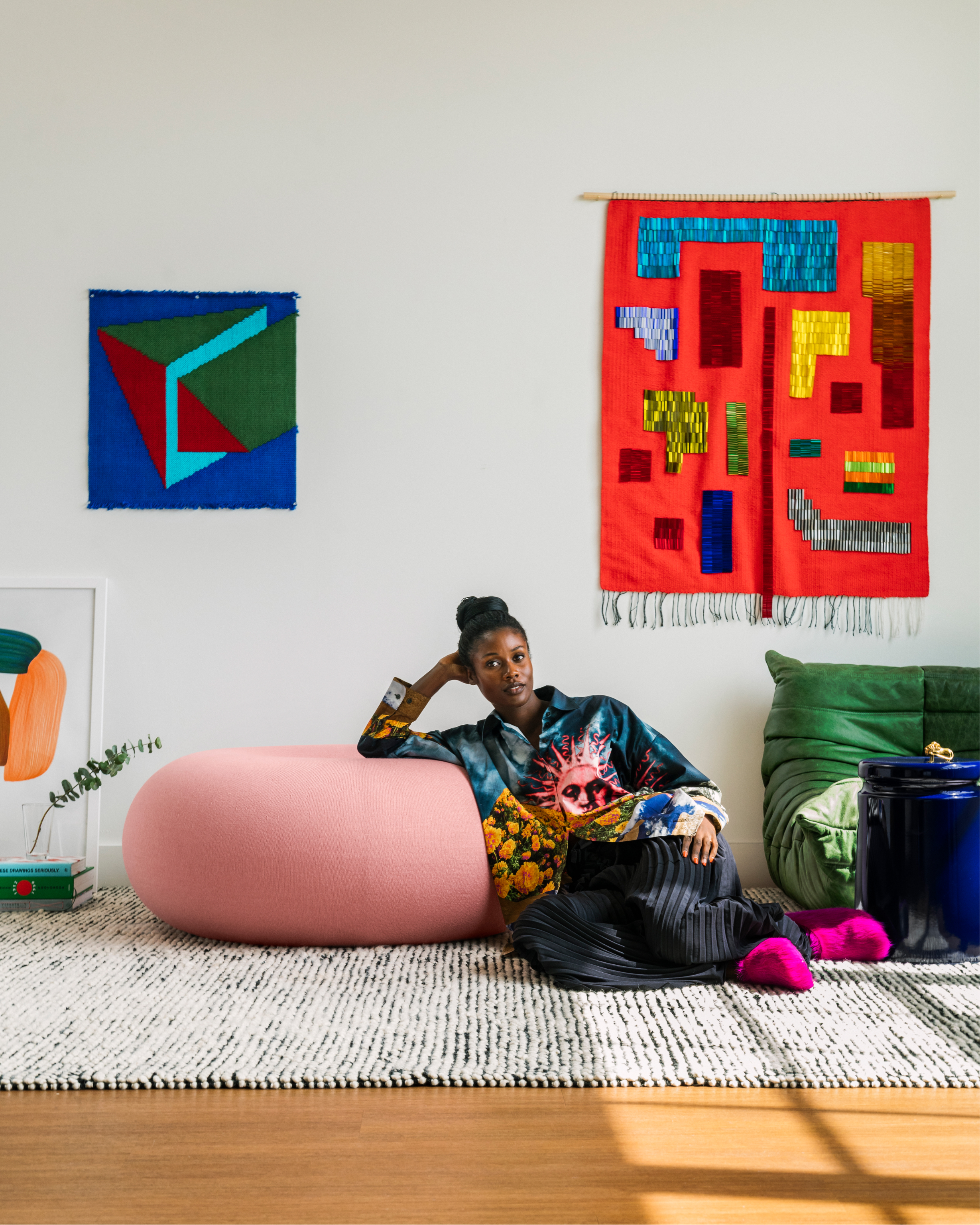 Chainky resting on [Boa Pouf Cotton Candy](/furniture/sofas-and-poufs/boa/30494)