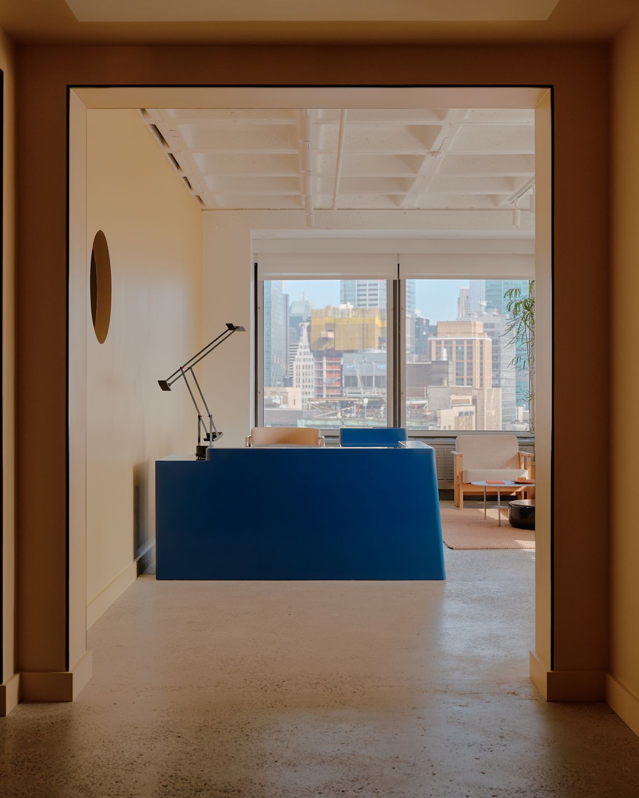 Float Studio 90792 Financial Firm