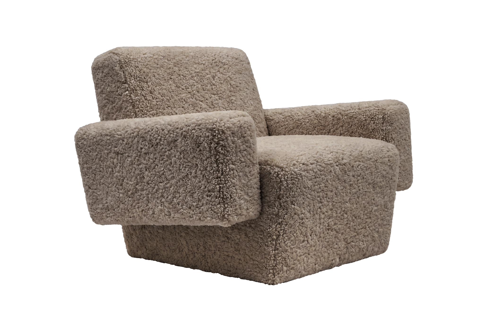 Hunk Lounge Chair With Armrests, Curly 17mm 07 Sahara