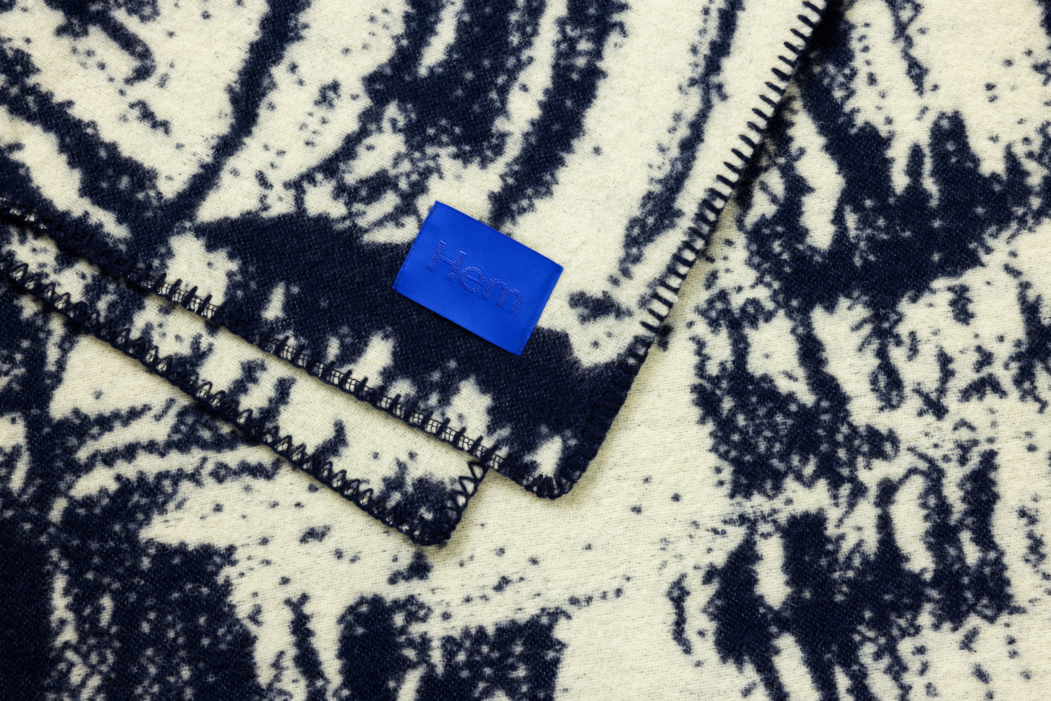 Glitch Throw, Pale Lemon / Navy Blue, Art. no. 30512 (image 2)