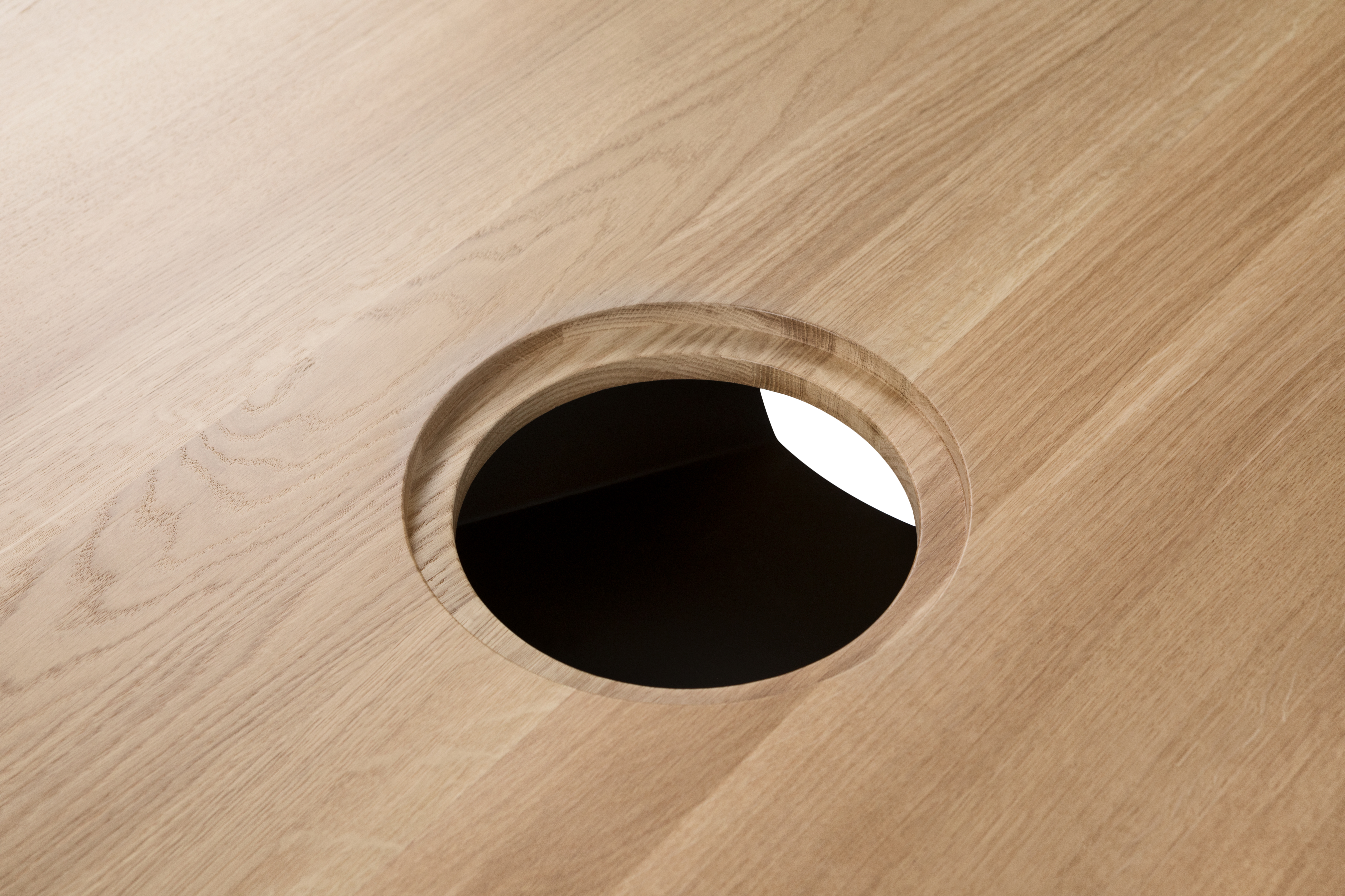 Alle Table Round Table 150 cm / 59 in Media, Natural Oak — Hem