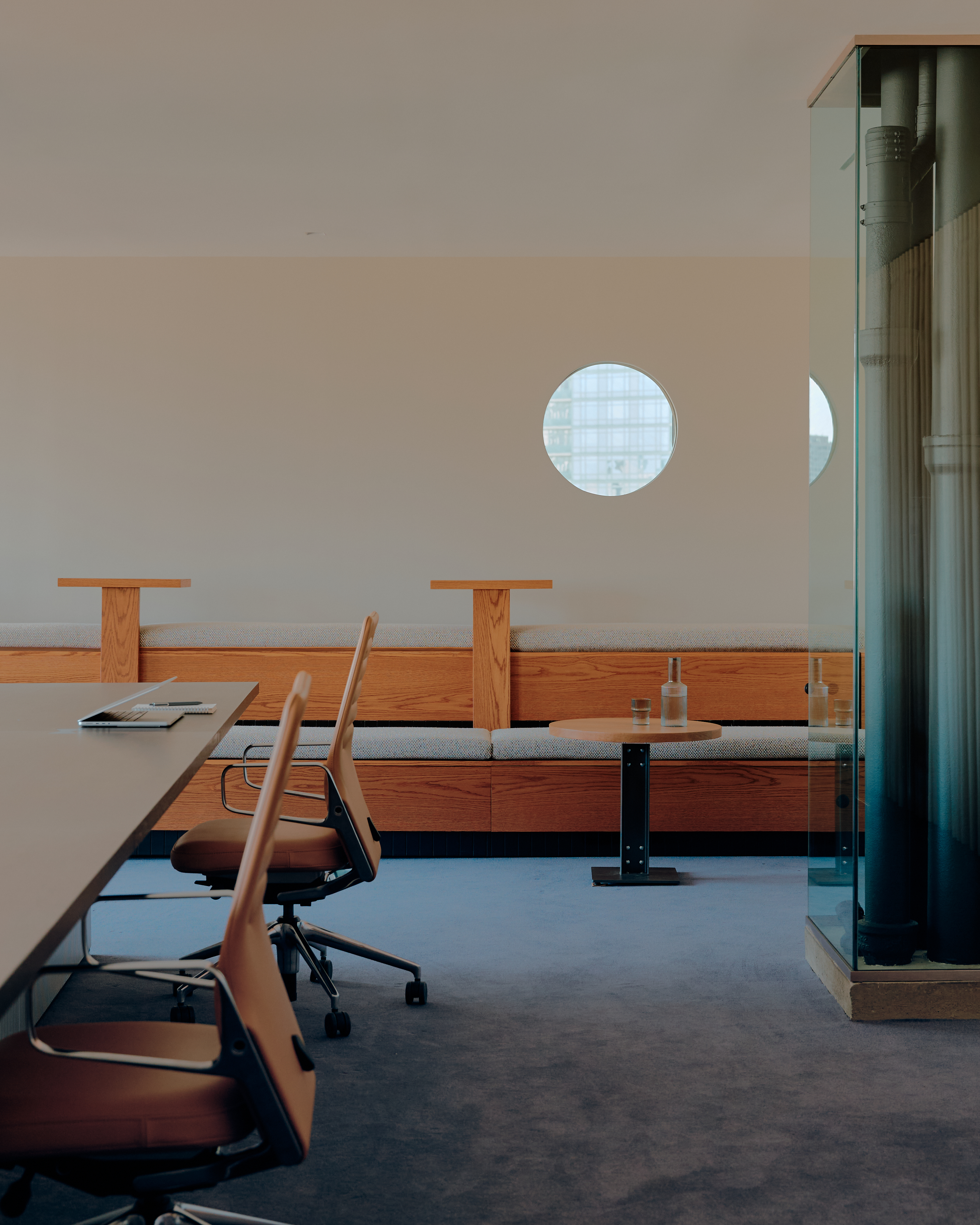 Float Studio 90934 Financial Firm