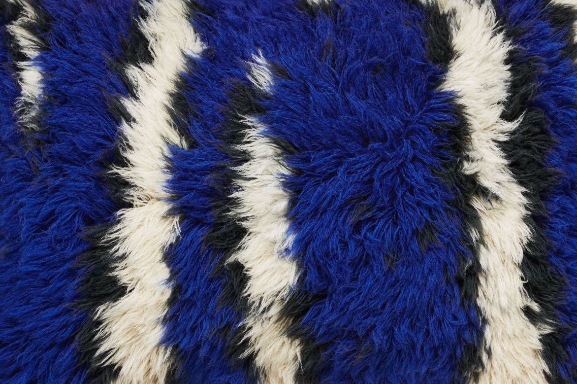 Monster Cushion Medium, Ultramarine Blue / Off-white, Art. no. 30803 (image 4)