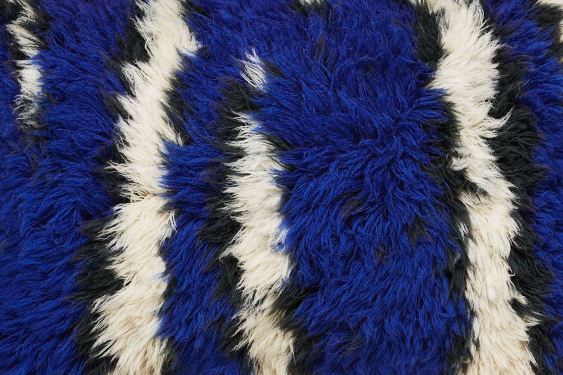 Monster Cushion Medium, Ultramarine Blue / Off-white, Art. no. 30803 (image 4)