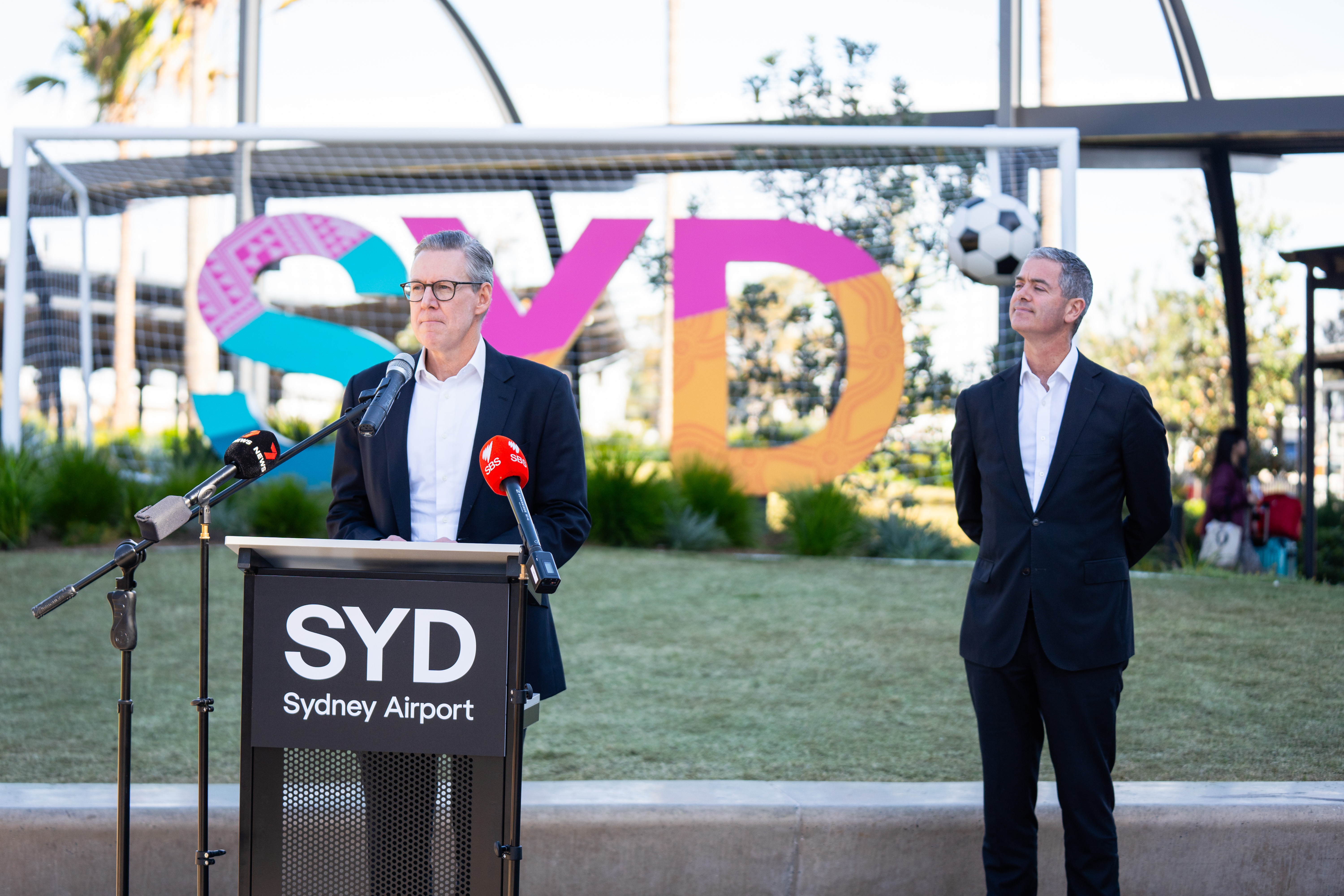 SydAirport-Forecourt-05876