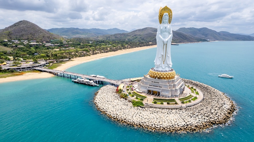 headerImageDesktop.value.title