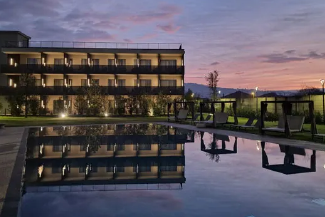 Sport, benessere e scoperta del territorio: il primo resort italiano interamente dedicato al padel conferma la crescita del turismo attivo anche tra i viaggiatori internazionali.