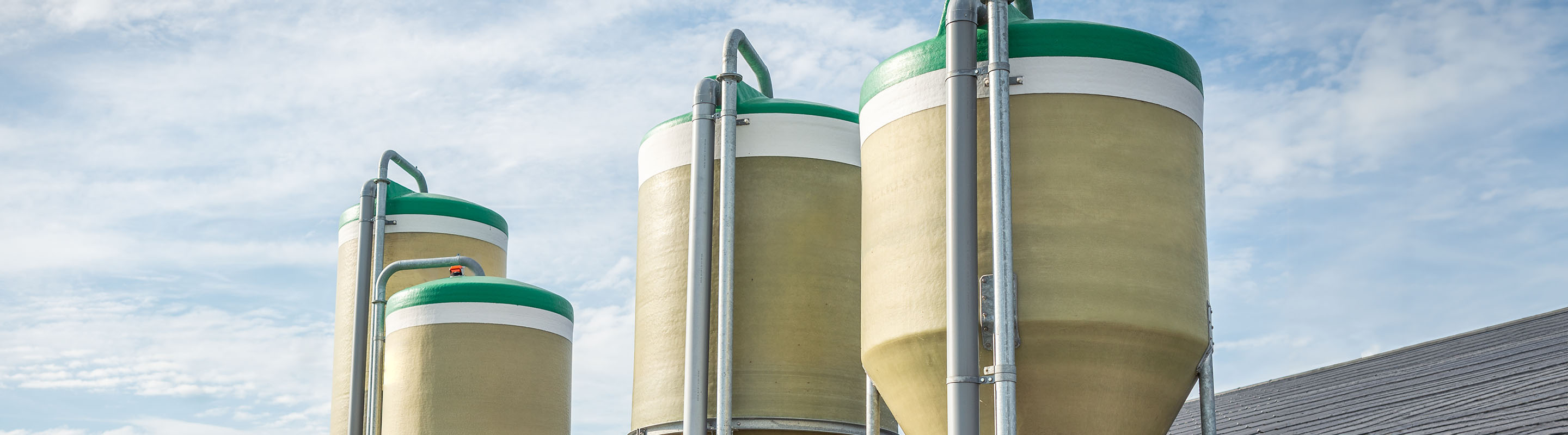 silos avec capteurs dans une ferme