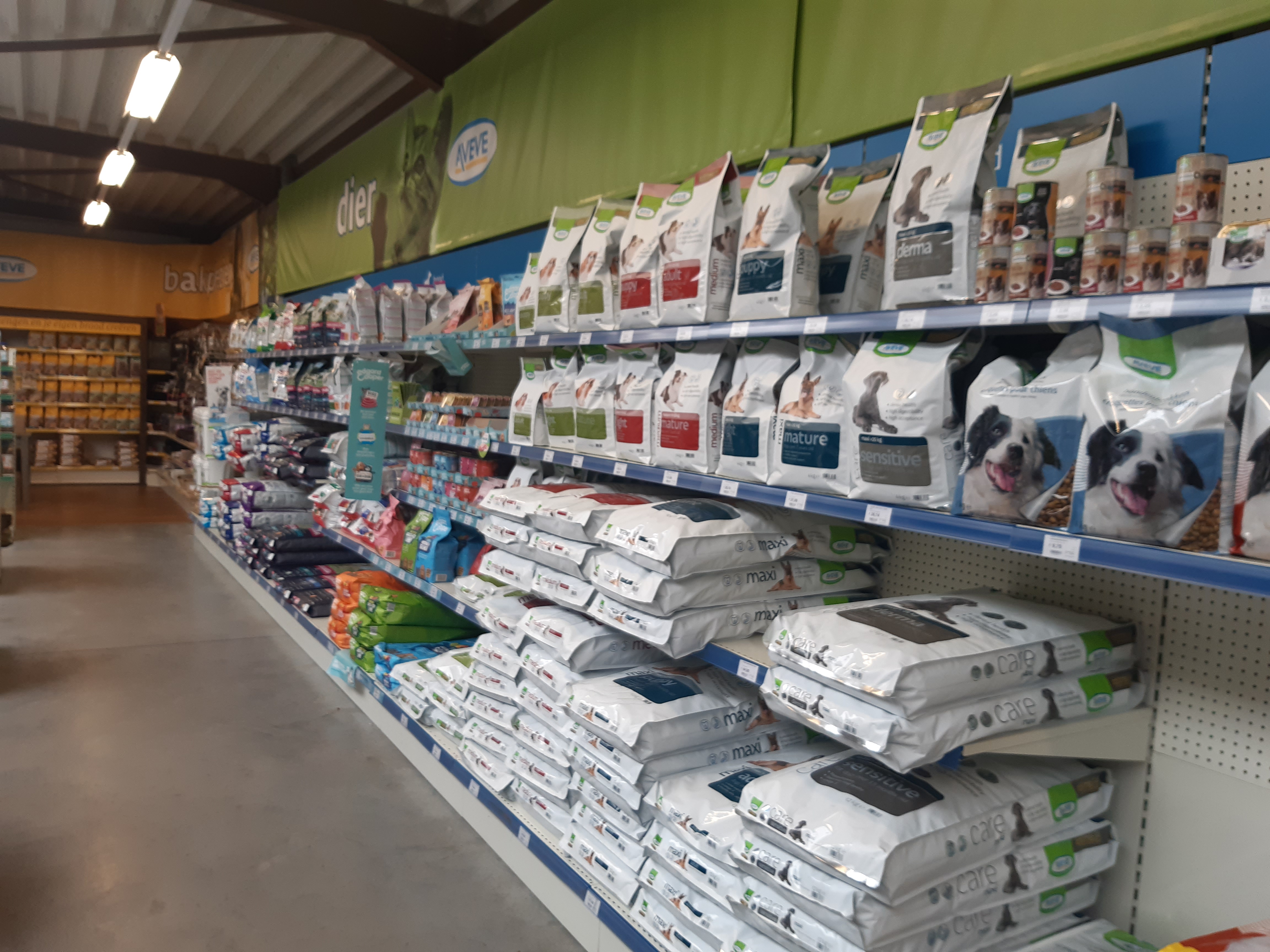 Aveve_magasin_Diksmuide_interior1