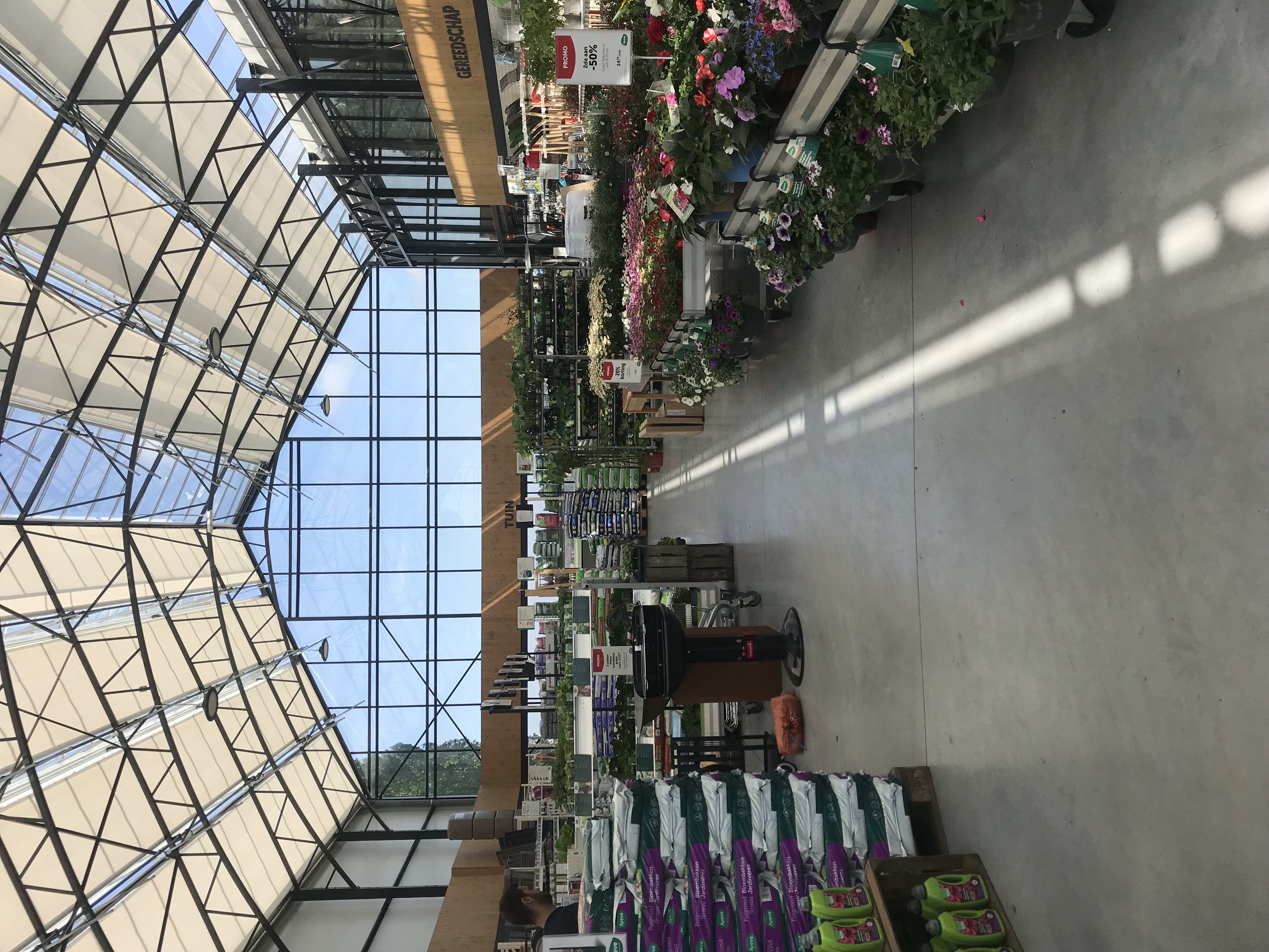 Aveve_winkel_Poelkapelle_interior2