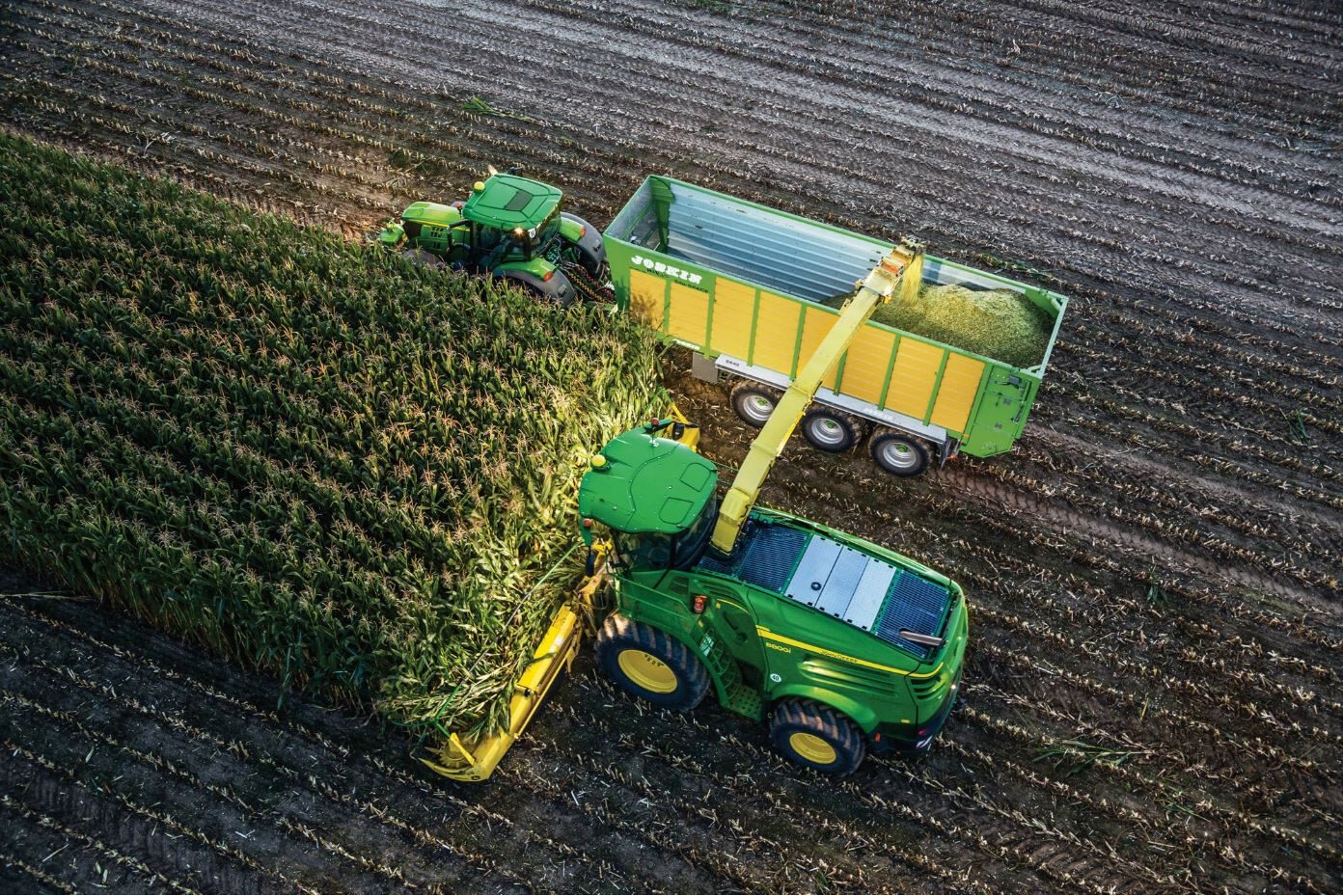 Les tracteurs et ensileuses prennent la tête