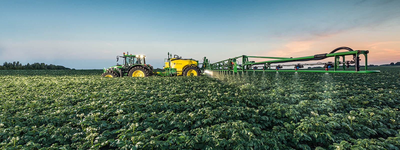 John Deere - sprayer - Belcrop - potatoes 