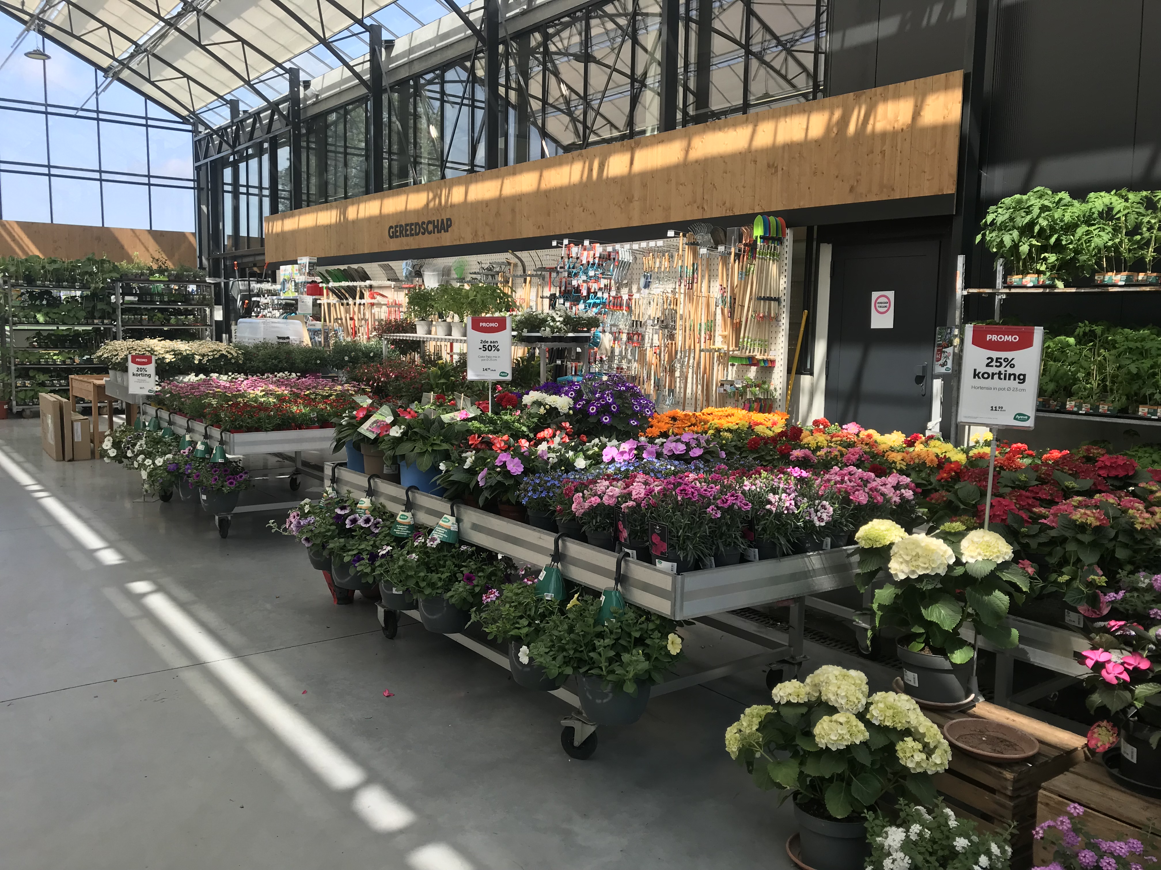 Aveve_winkel_Poelkapelle_interior1