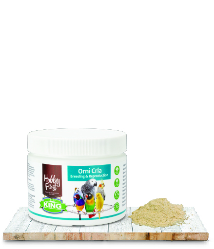 Emballage du King Orni Crìa avec un tas de produit en poudre à côté.