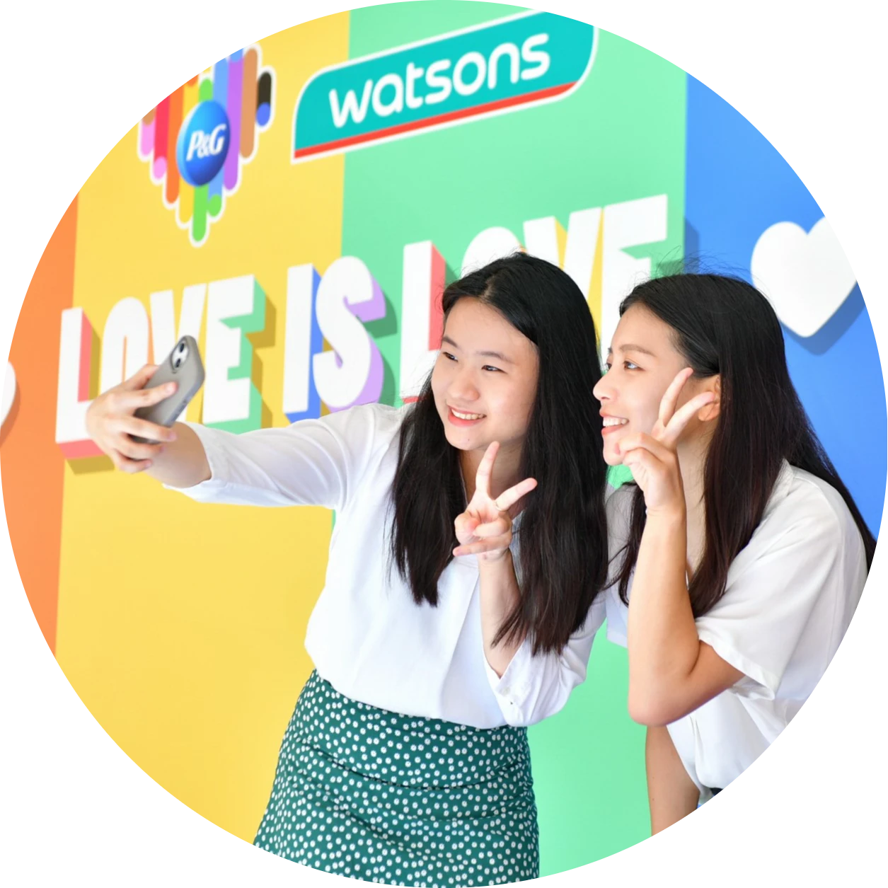 響應六月全球彩虹驕傲月，P&G 寶僑家品與屈臣氏第二年發起「有愛最驕傲」活動，邀請消費者為身邊的多元性別家人好友與族群挺身而出，將多元共融落實在日常生活中的每個微小行動，就是對他們傳達愛意最真實、美好的方式。