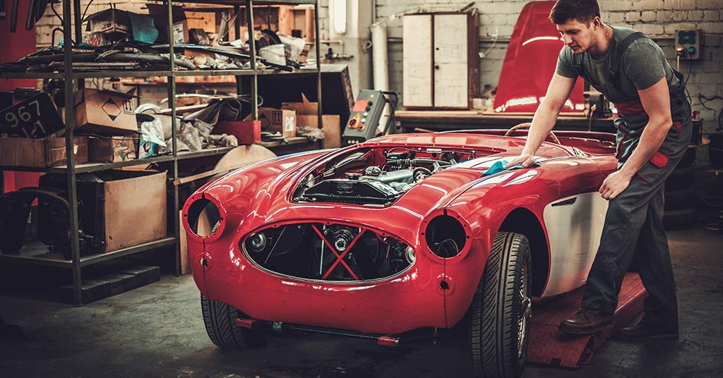 restore-car-mechanic