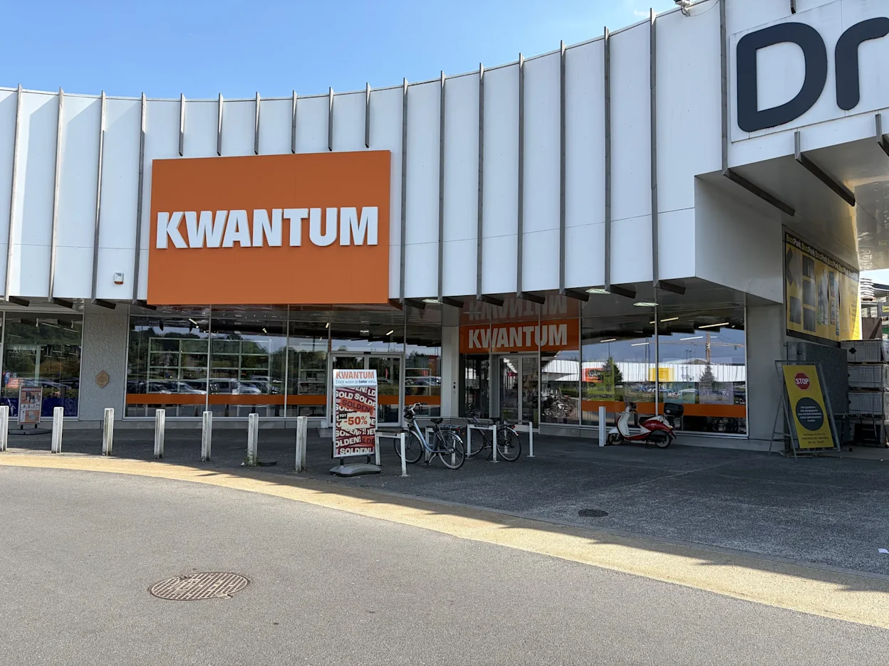 Voorgevel van Kwantum in Ternat
