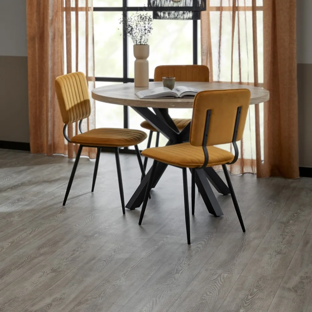 Houtlook vinyl in de eetkamer