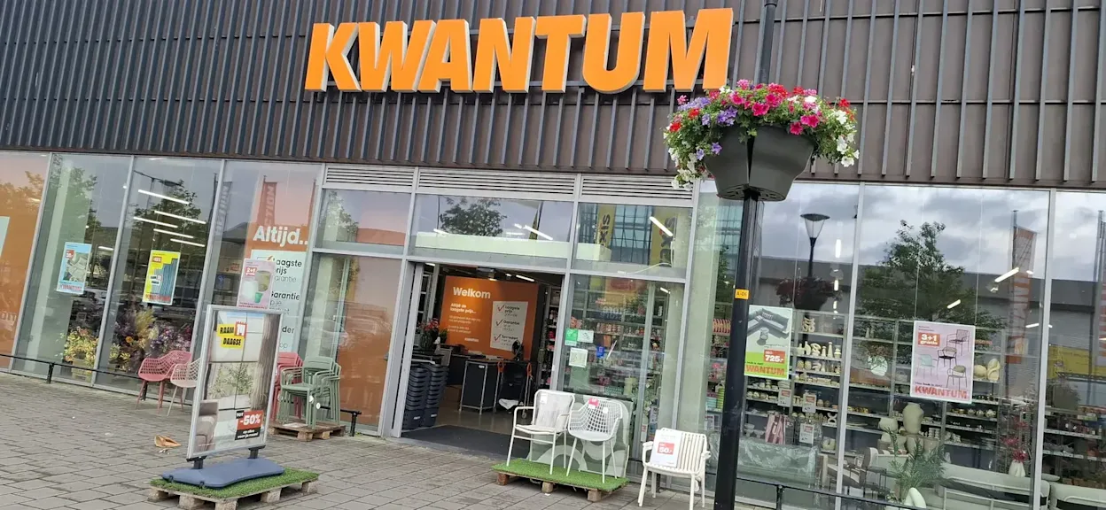 Voorgevel van Kwantum in Beverwijk