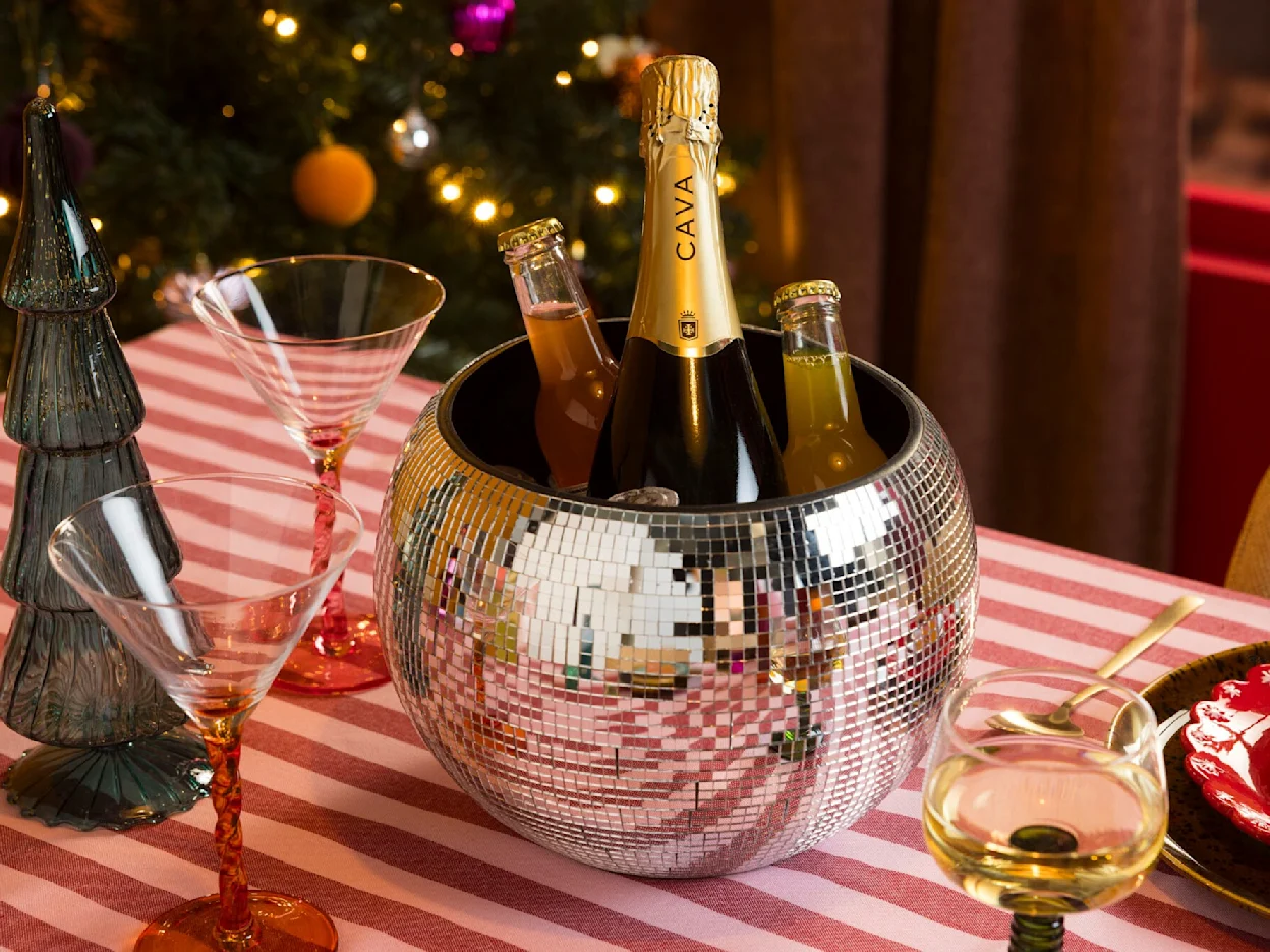 Disco accenten op tafel voor een feestelijke touch