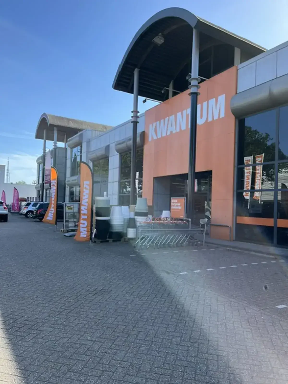 Voorgevel van Kwantum in Hoogeveen