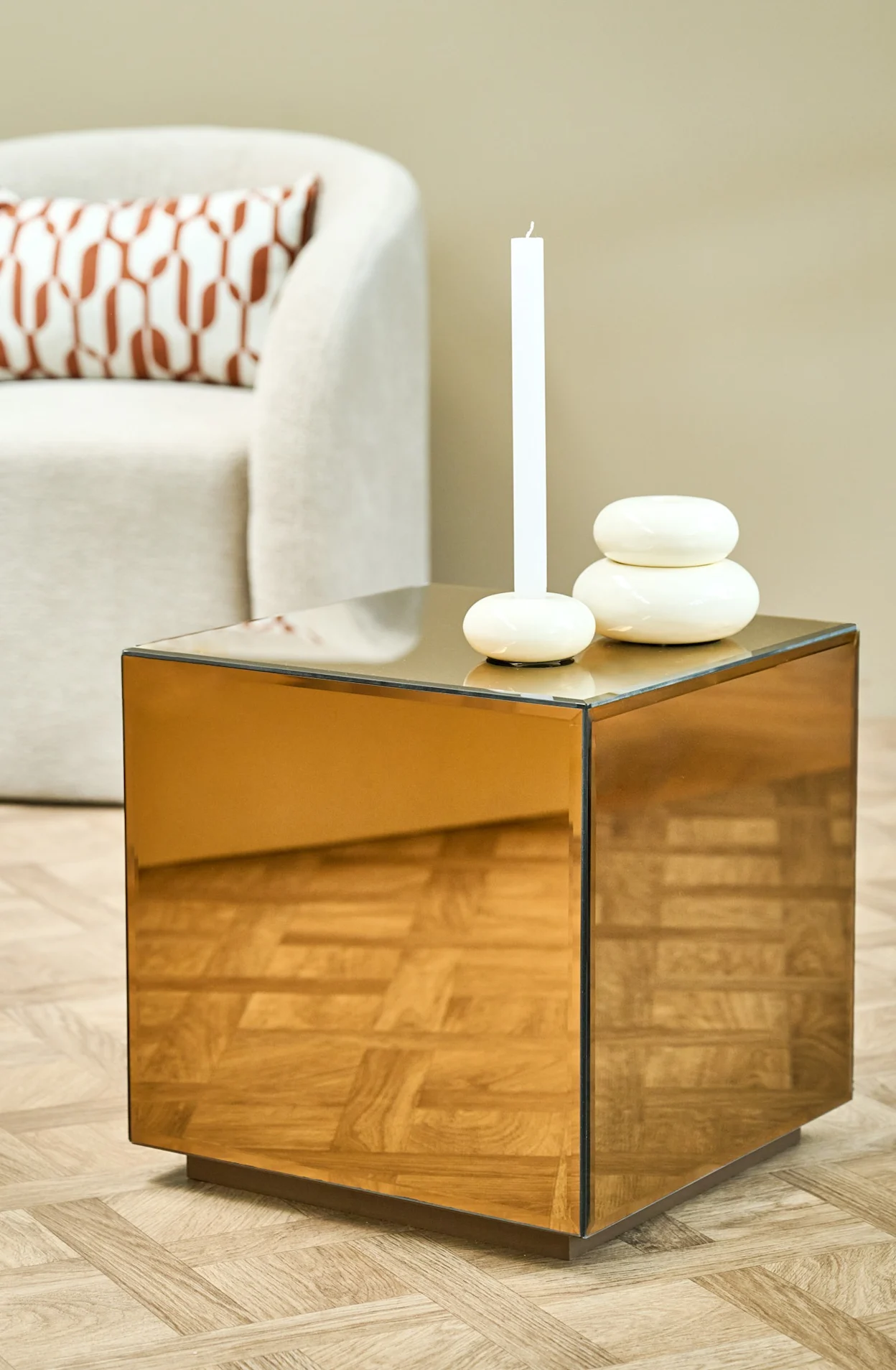 Retro salontafel met spiegeleffect