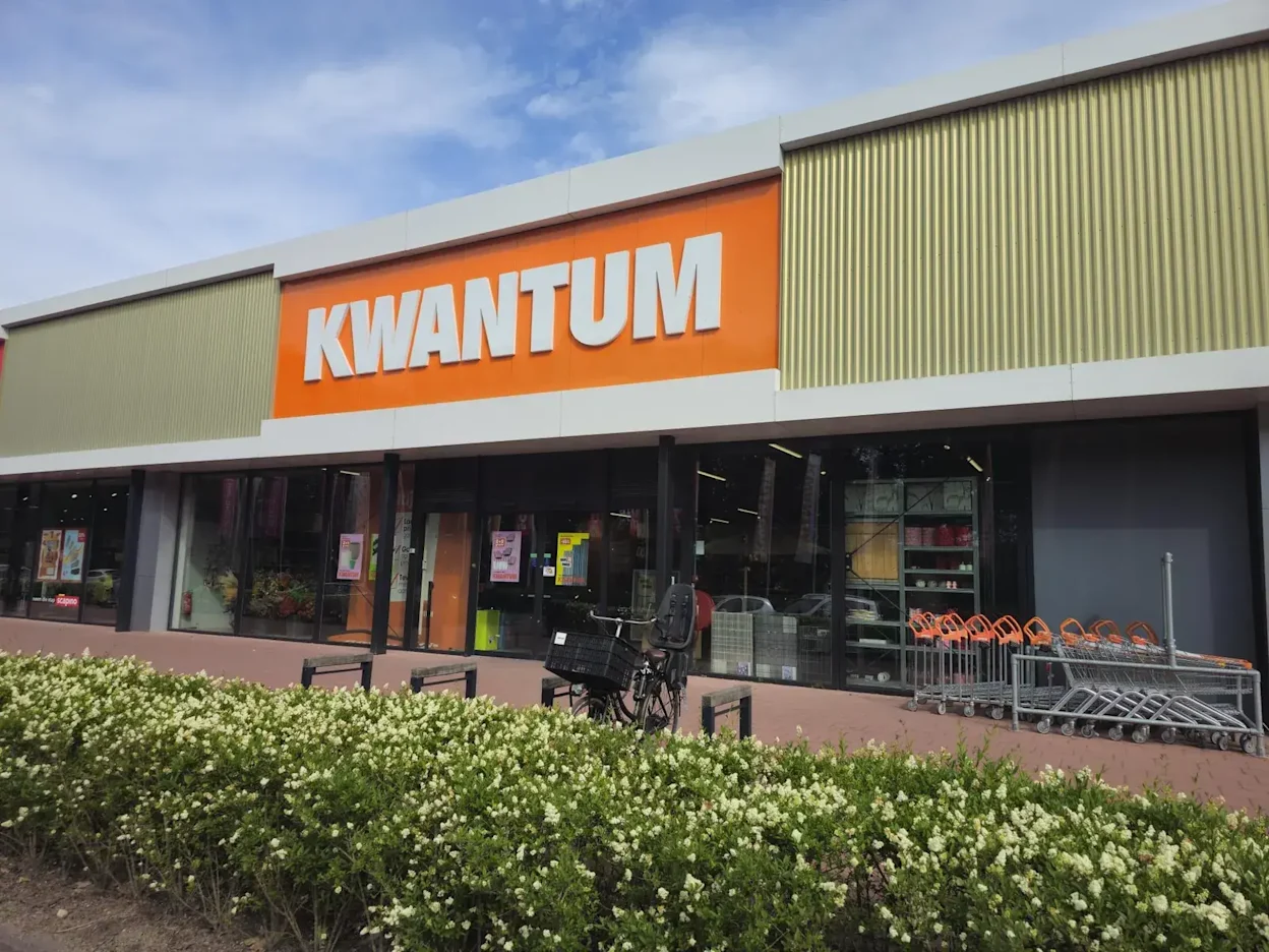 Voorgevel van Kwantum in Apeldoorn