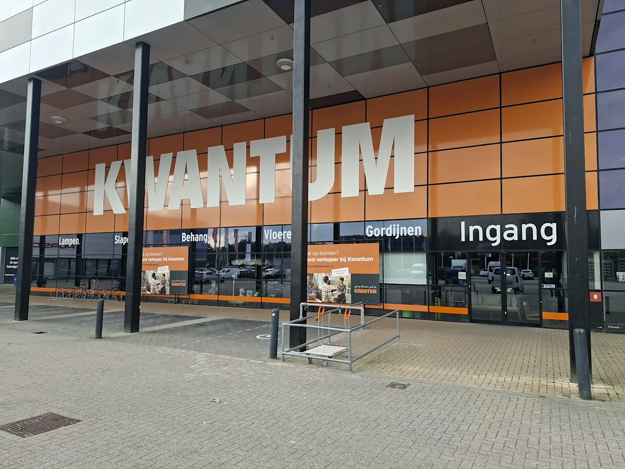 Voorgevel van Kwantum in Amsterdam Zuidoost