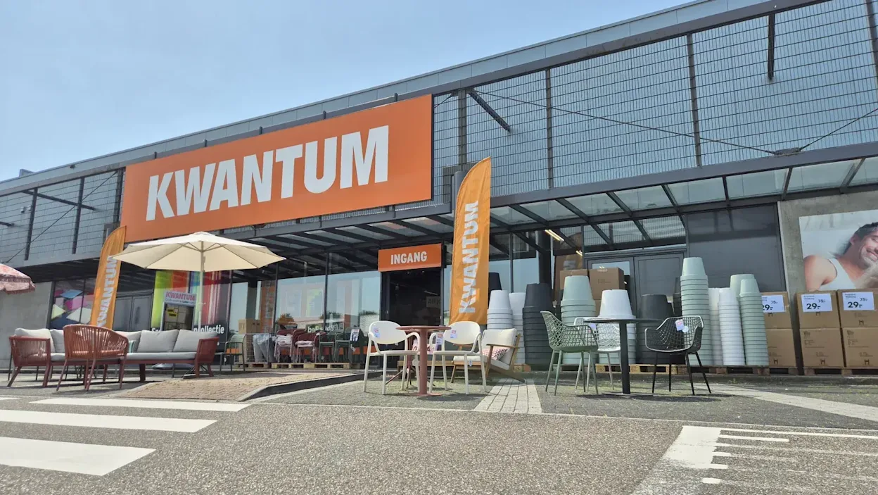 Voorgevel van Kwantum in Geleen