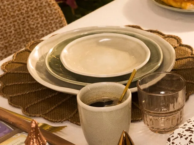 Modern servies beige