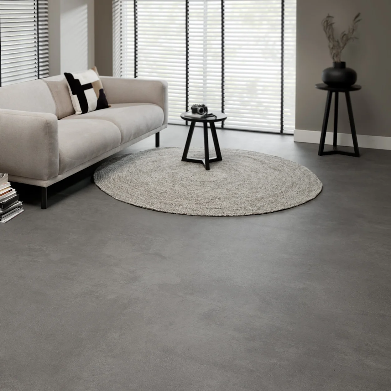 Grijs vinyl vloer met betonlook in de woonkamer