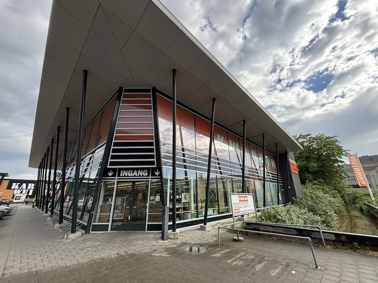 Voorgevel van Kwantum in Capelle aan de IJssel