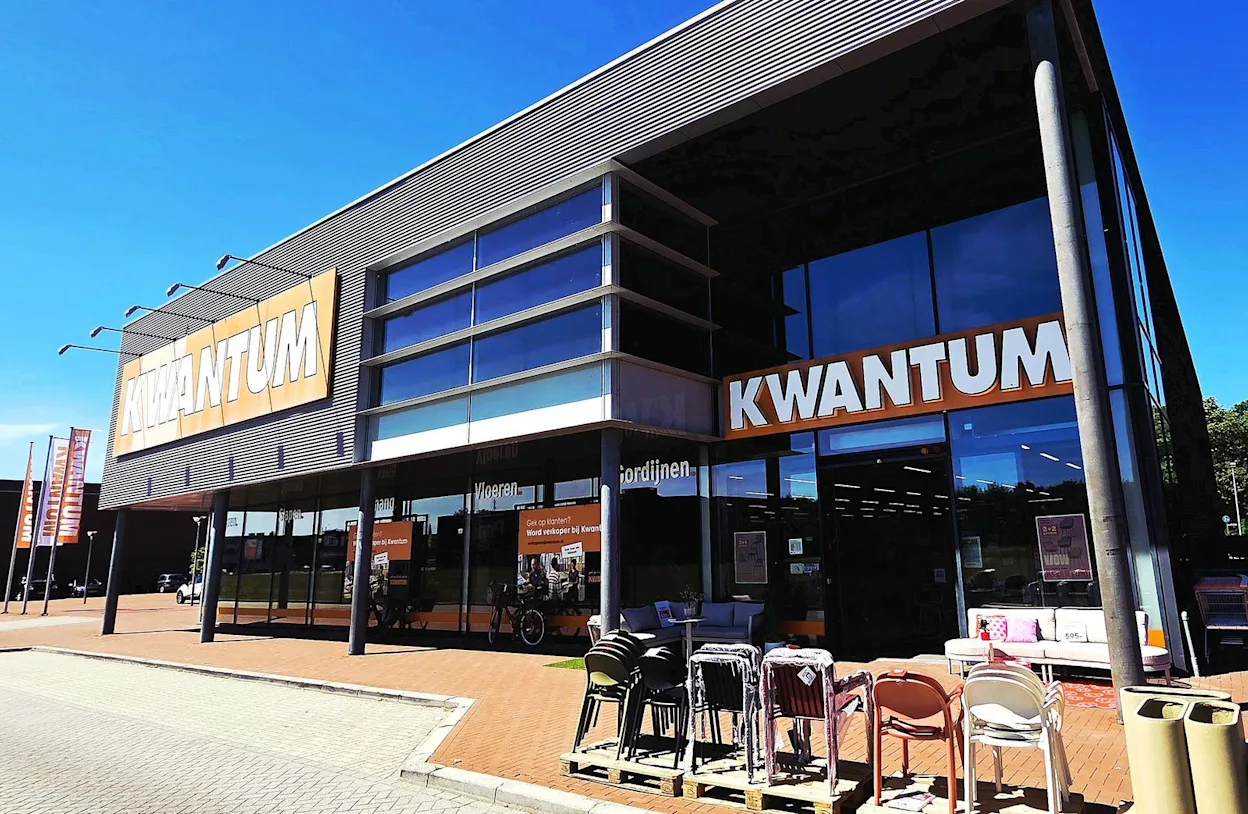 Voorgevel van Kwantum in Hoogezand