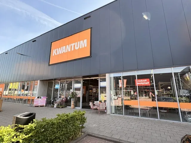 Voorgevel van Kwantum in Rotterdam Stadionweg