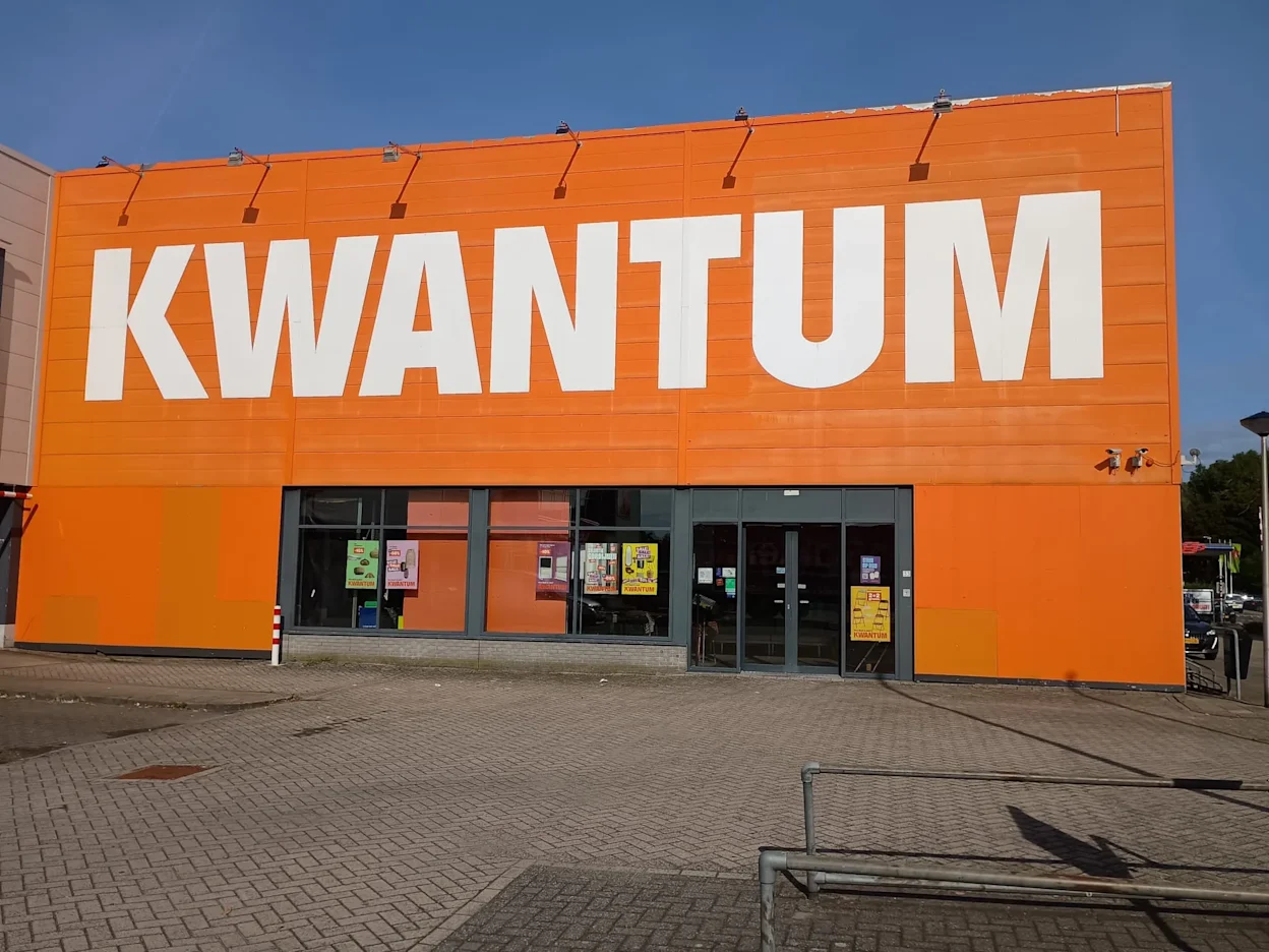 Voorgevel van Kwantum in Purmerend