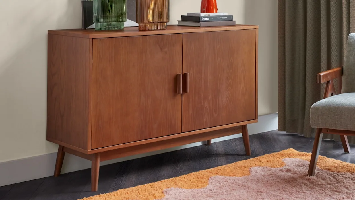 Bruin retro dressoir gemaakt van hout