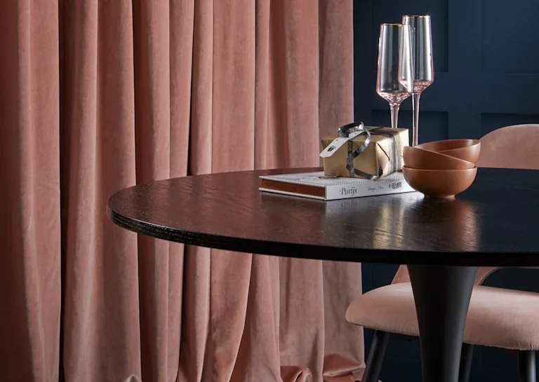 Zwarte eetkamertafel