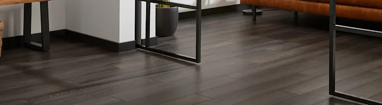 Donkerbruine laminaat houtlook vloer