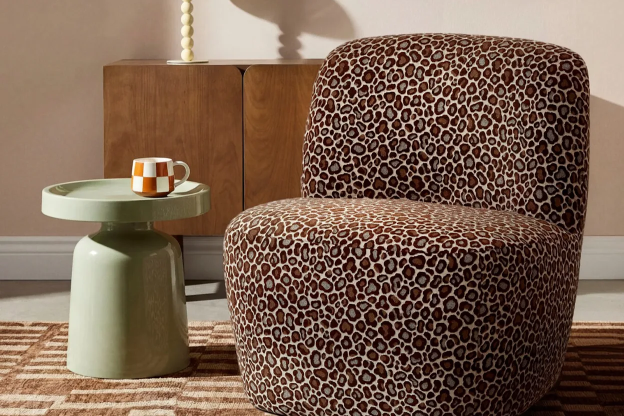 Metalen bijzettafel in zachtgroen