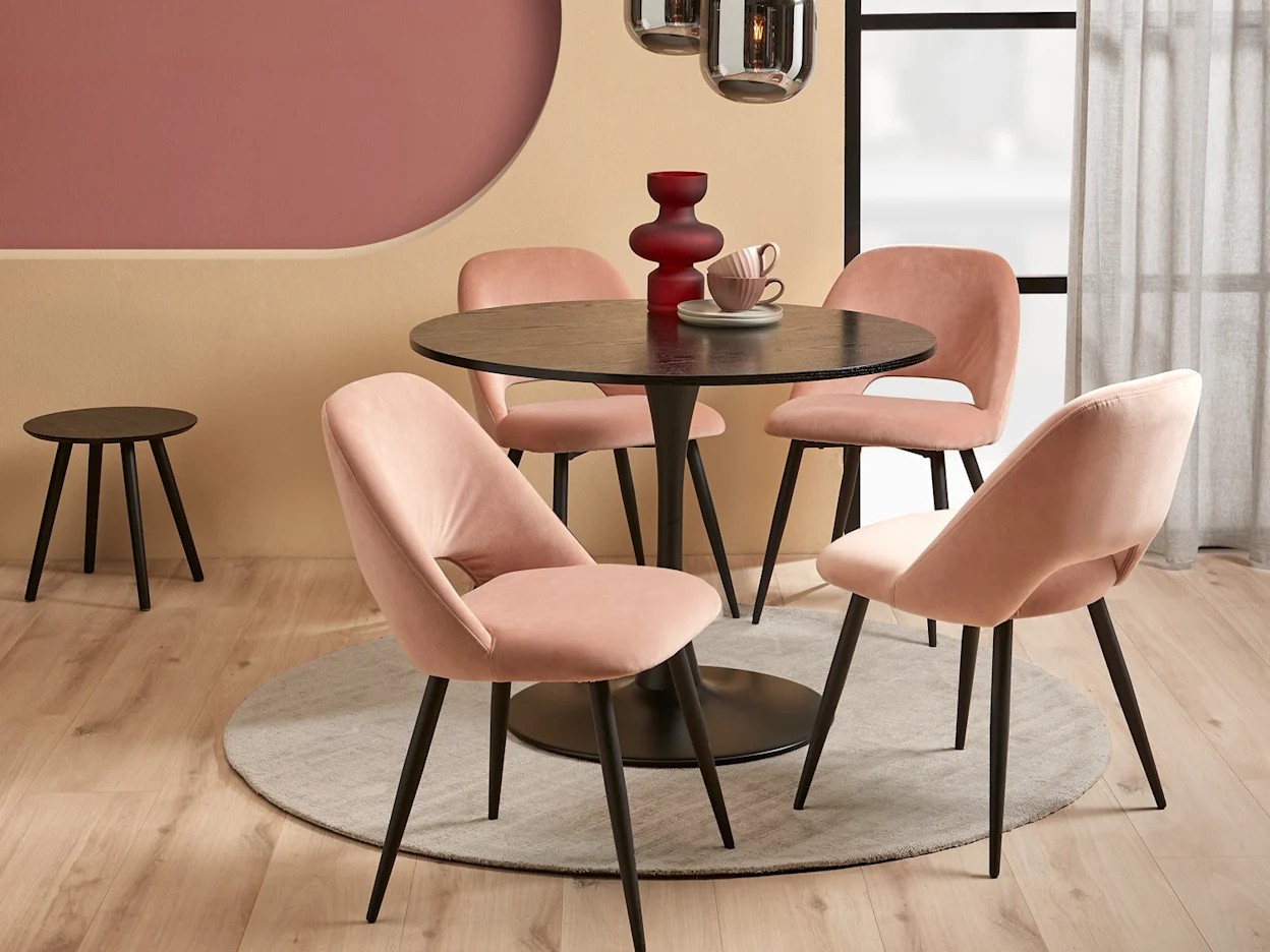 Luxe eettafel zwart rond in hotel chic eethoek
