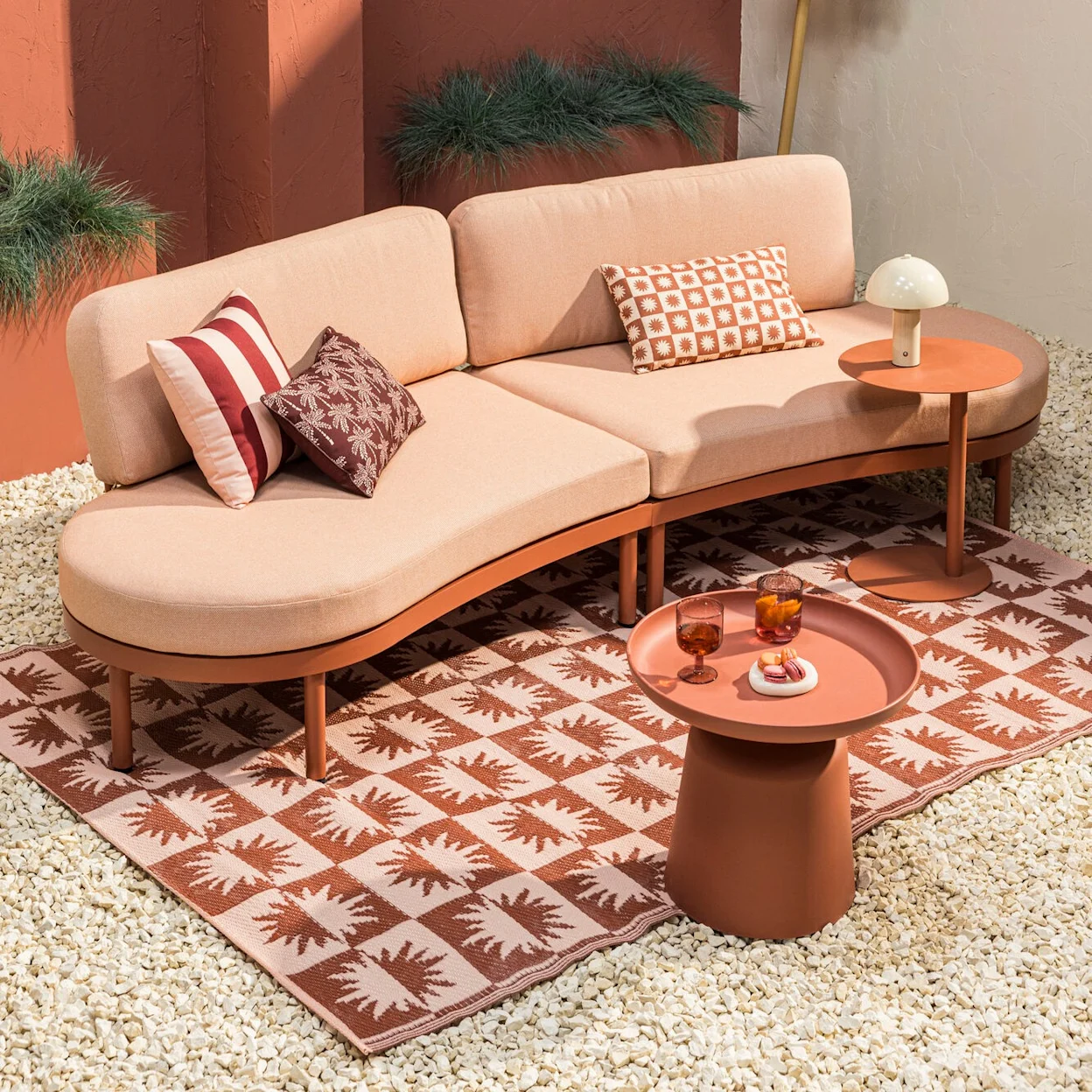 Terra en roze buitenkleed met zonnetjes