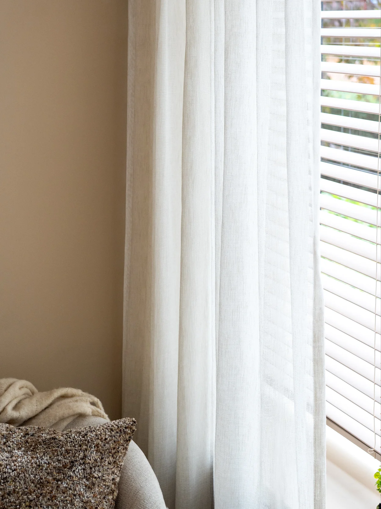 Lichte inbetween met sfeervolle linnenlook