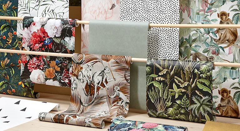 Diverse behangrollen met verschillende prints