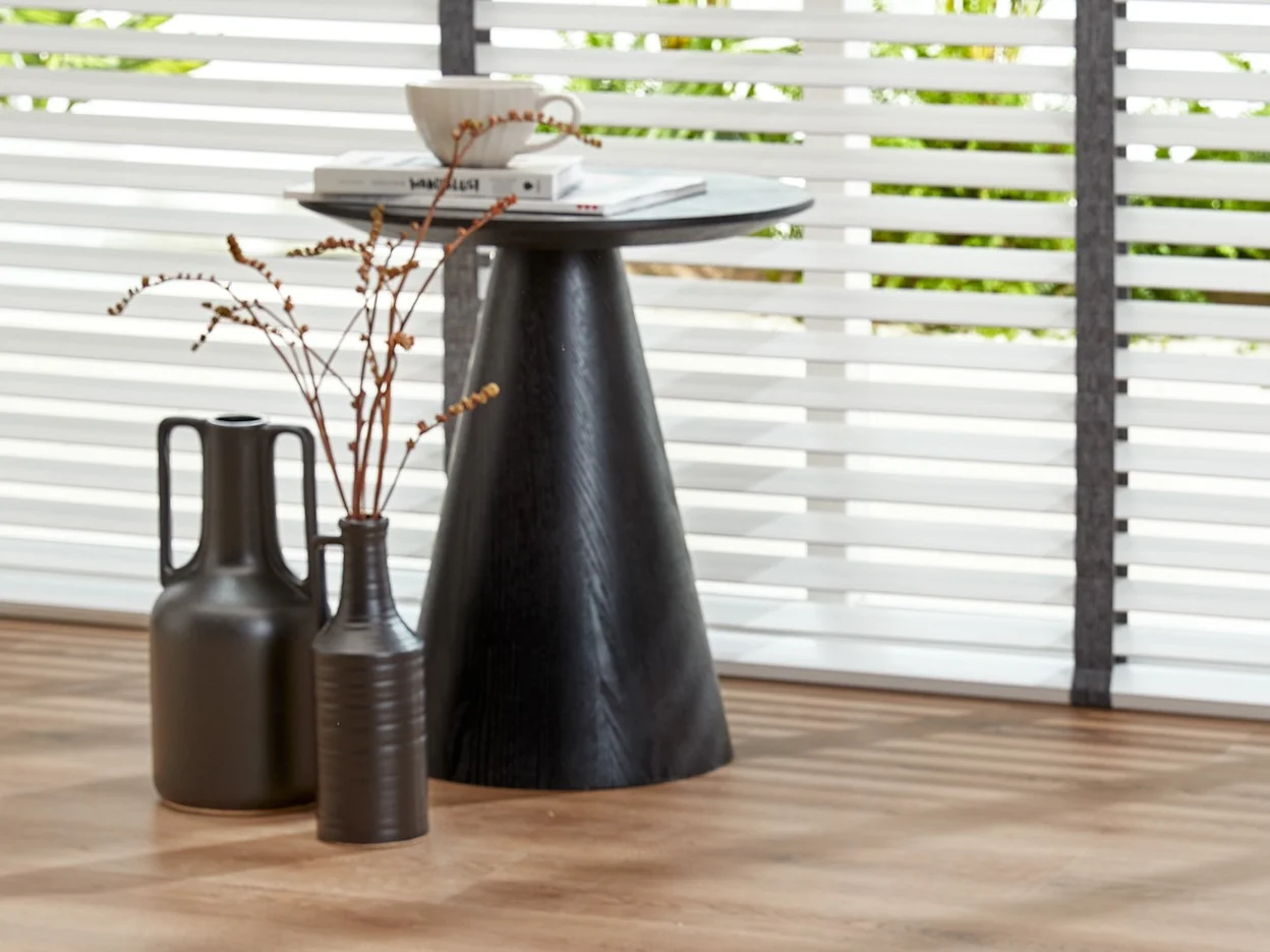 Zwarte ronde bijzettafel van hout