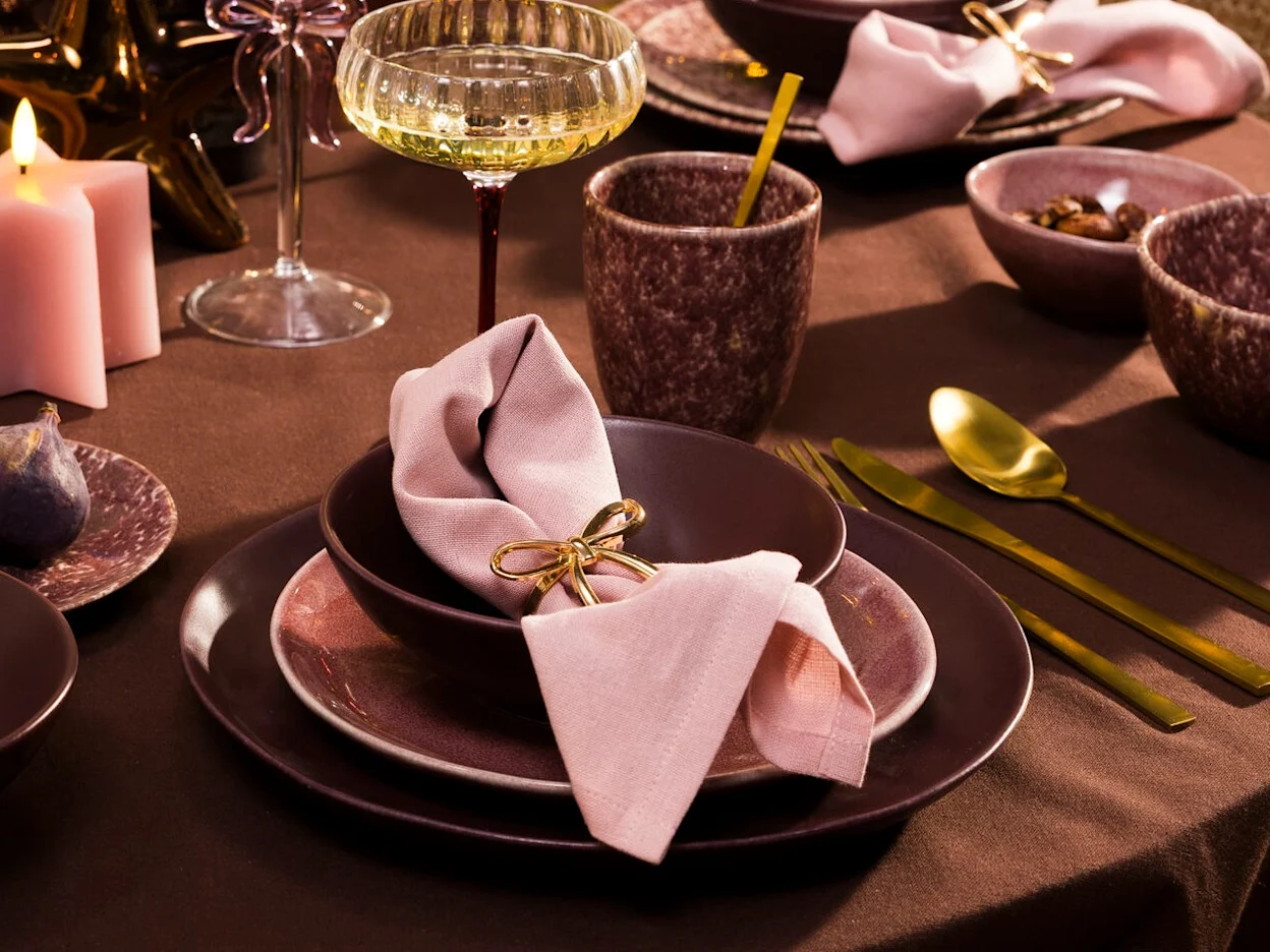 Paars retro servies met spikkels