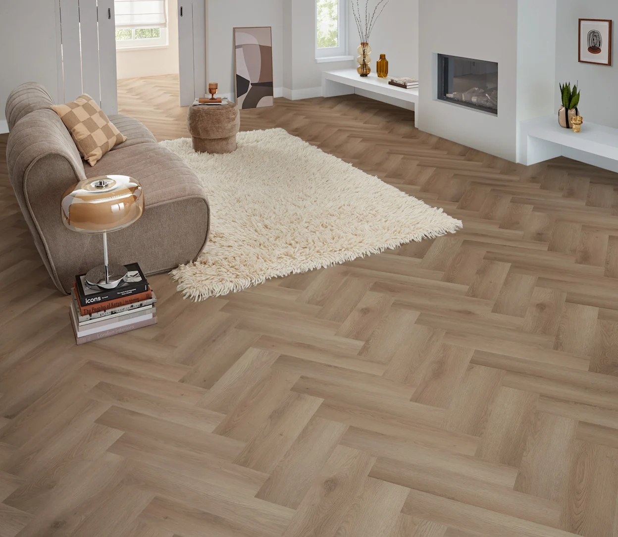 Retro setting met houtlook vinylvloer gelegd in visgraatpatroon