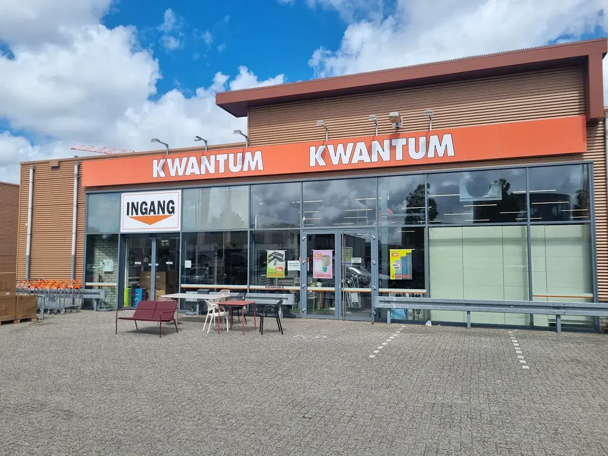 Voorgevel van Kwantum in Heerhugowaard