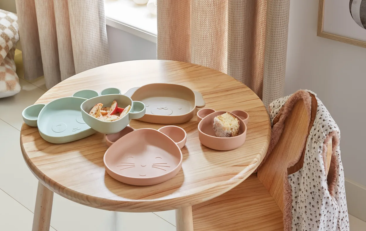 Kinderservies met dierenvormen in diverse pastelkleuren