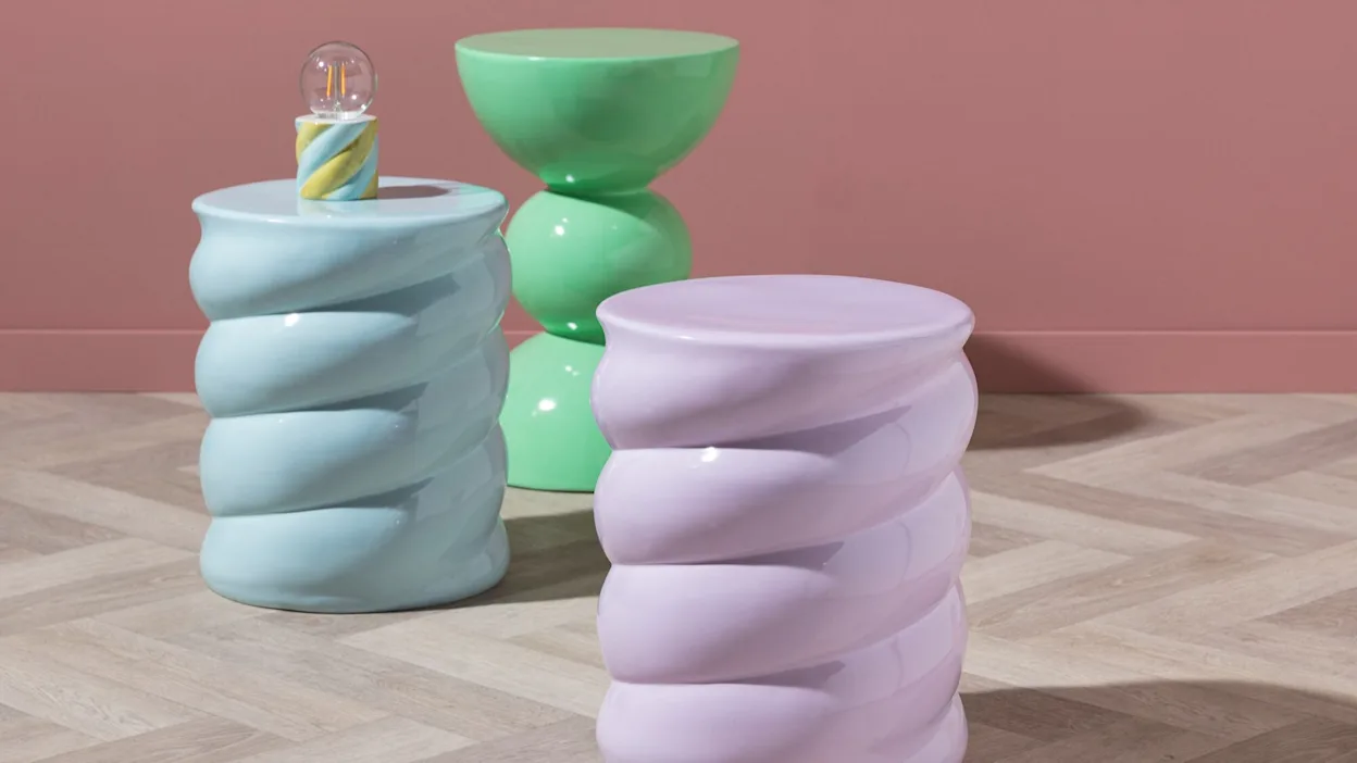 Kleurrijke bijzettafels in groen, blauw en pastel lila