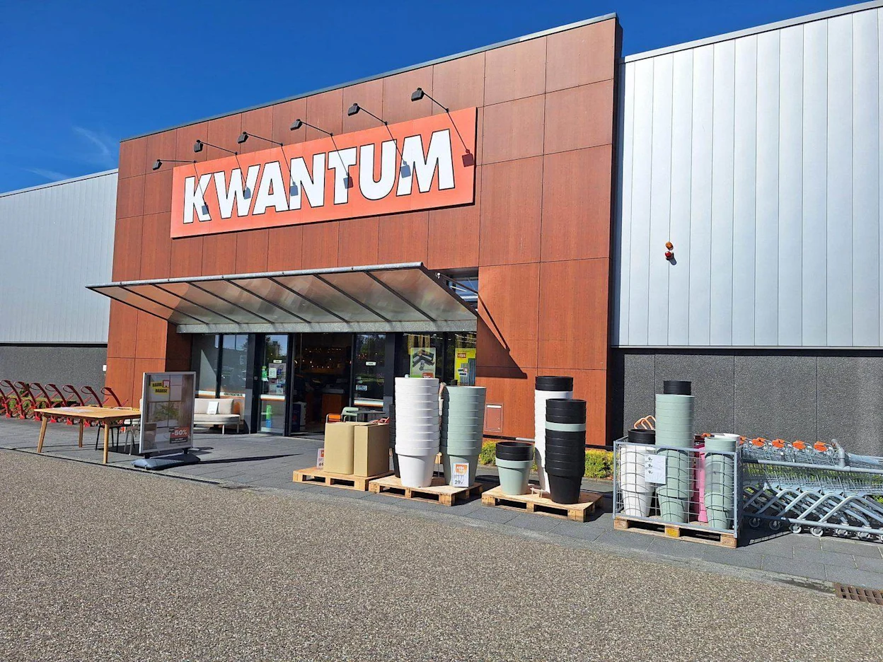Voorgevel van Kwantum in Leek